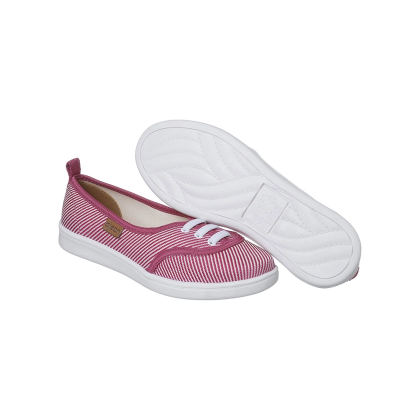 Na imagem temos um lindo tênis feminino Dijean calce fácil na cor pink com pequenas listras. Conforto e estilo para os pés no dia a dia.